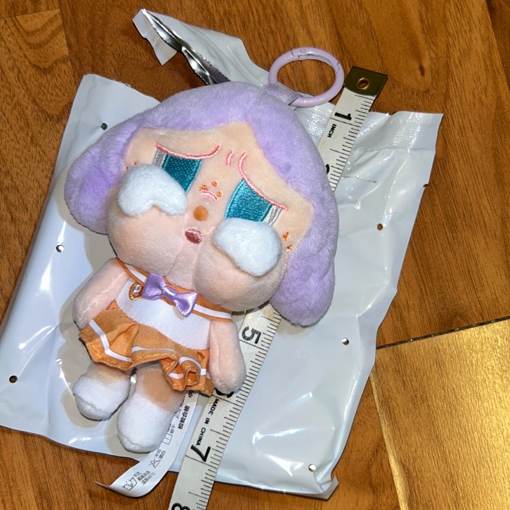 Brand New in (Open) Box CRYBABY Sunset Concert Series -Plush Pendant Blind Box - Picture 8 of 16
